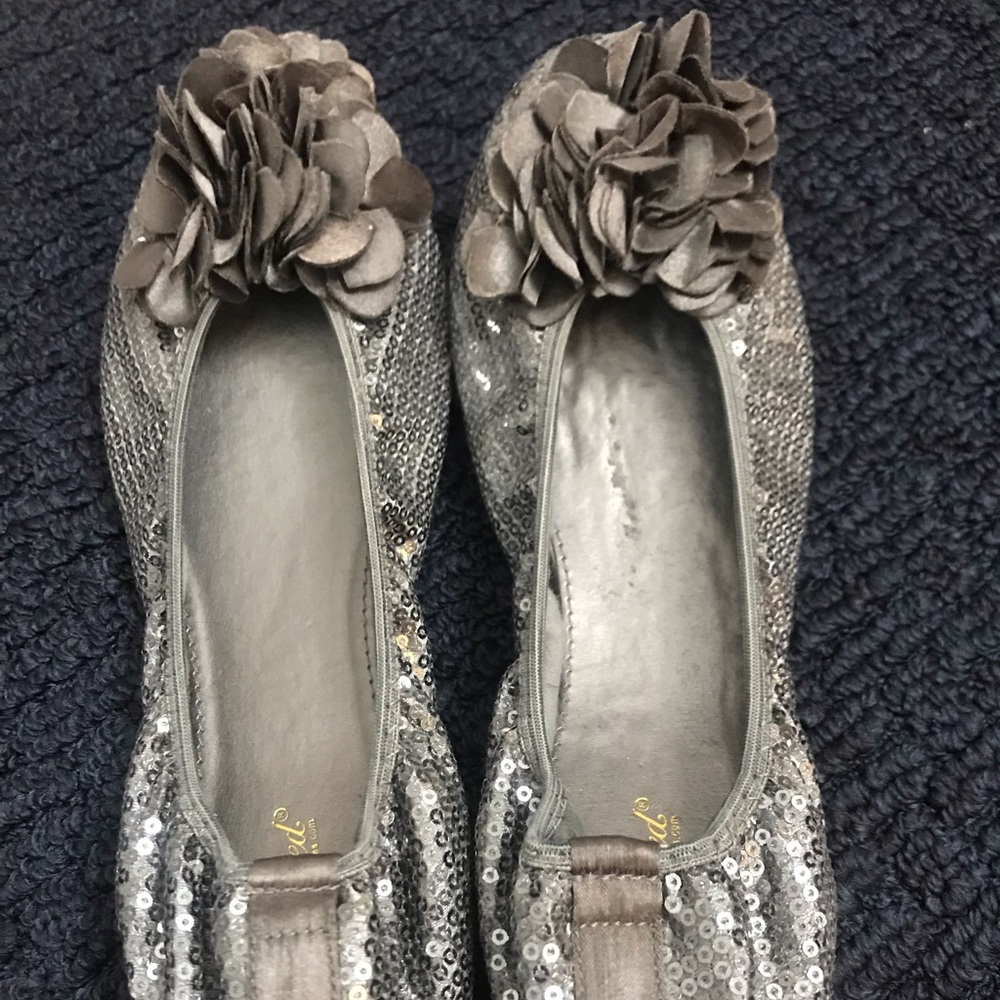 Wanted Shoes 8 1/2- Gangster Pewter Sequin